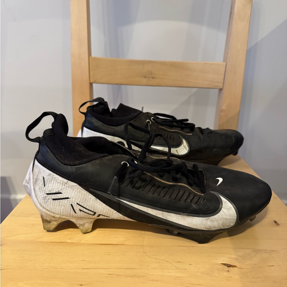 Nike Vapor Black and White Men's Football Cleats, sz 10.5